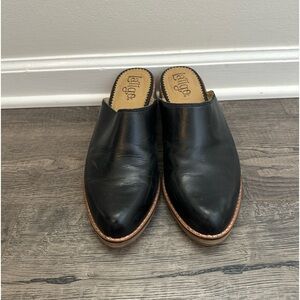 Latigo Black Leather Mules. Size 8